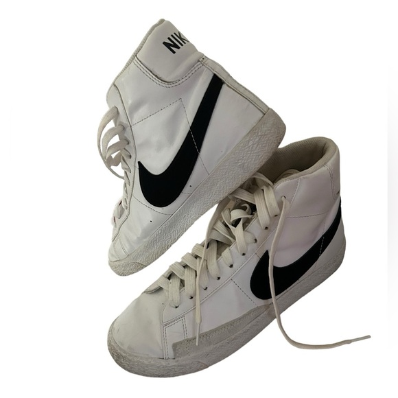 Nike Shoes - NIKE blazer mid 77 sneakers | size 6.5 Youth | Size 8 women’s | retro Nike